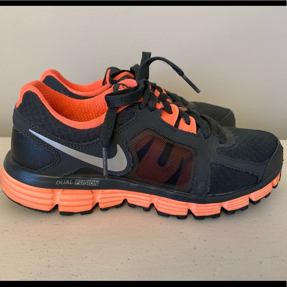 Nike Fusion ST2 women’s sneaker